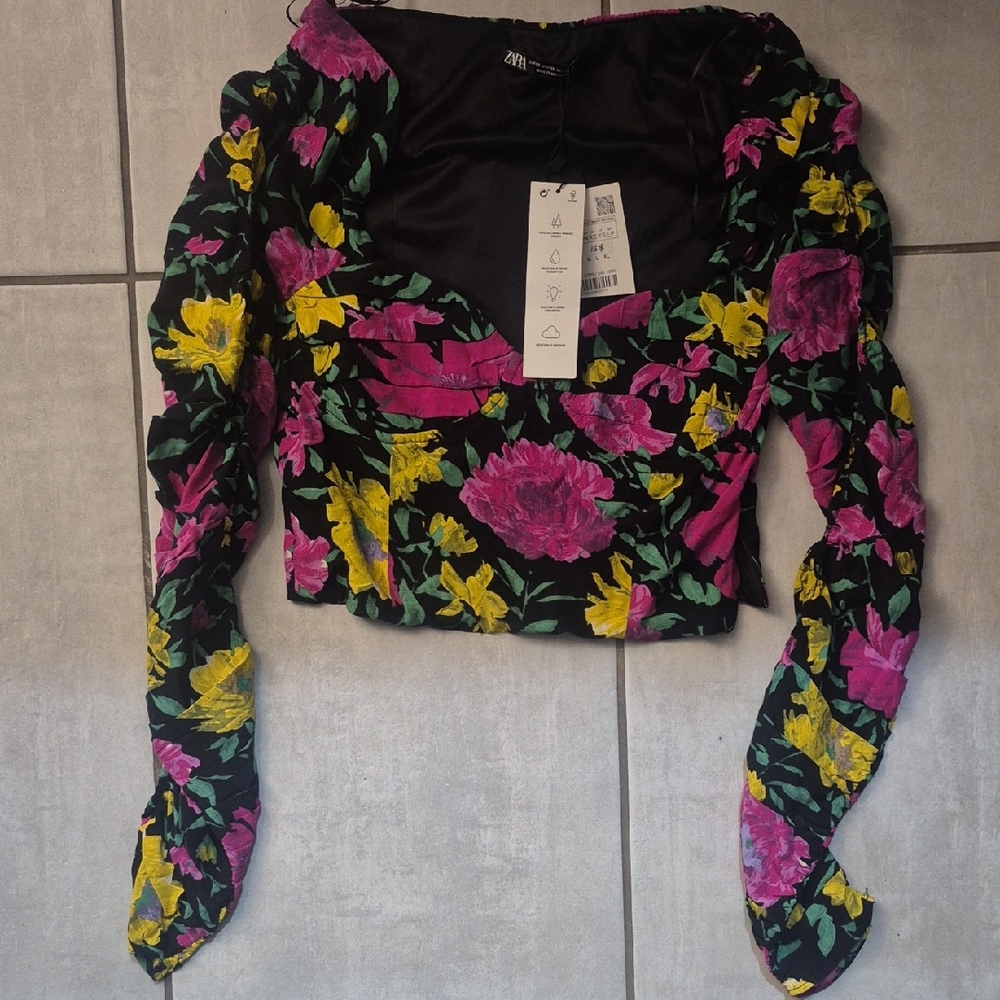 Zara Black Floral Puff-Sleeve Crop Top with Pink and Yellow Flowers